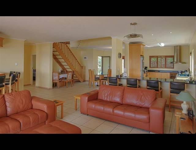 3 BEDROOM DUPLEX FOR SALE IN BLUFF